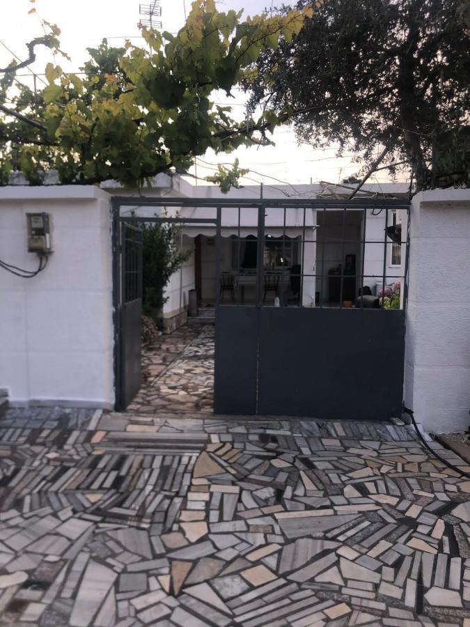 Flora'S Place Sarande Luaran gambar
